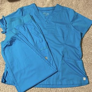 Butter-soft Stretch XL scrub set. Actual color is Turquoise.
